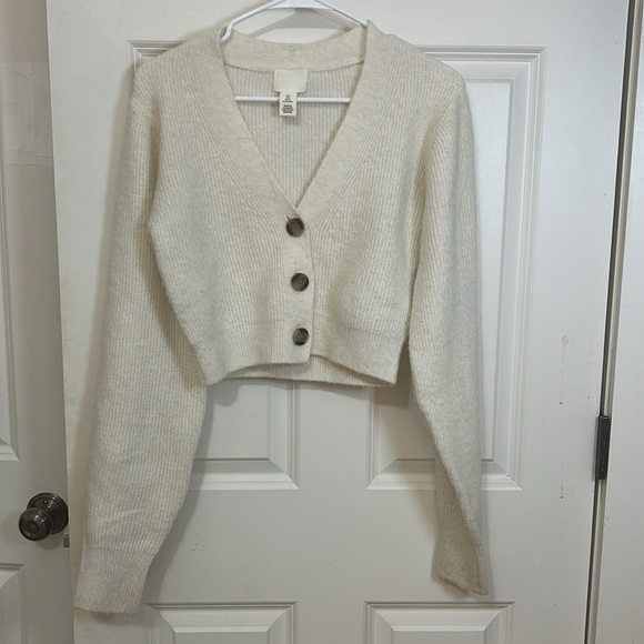 H&M Sweaters - H&M knit Cardigan Sweater size small white button down sweater